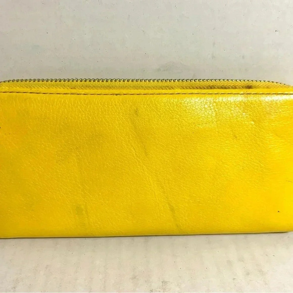 marc by Marc Jacob’s yellow leather wallet - Picture 2 of 7